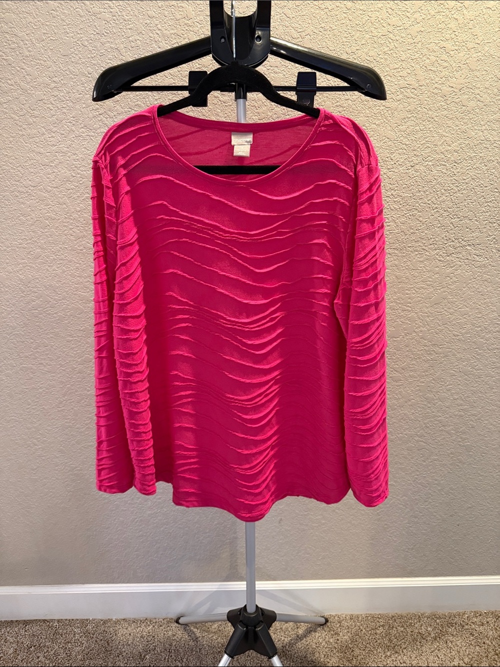 Chico's Hot Pink Textured Long-Sleeve Tee. Size 3